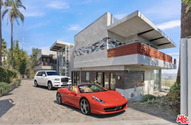 770 Paseo Miramar, Pacific Palisades CA: https://media.crmls.org/mediaz/b16c54ad-8d8e-43dc-90b7-475a7837f454.jpg