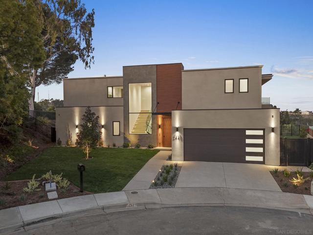 2448 Sagebrush Ct, La Jolla CA: https://media.crmls.org/mediaz/b16c7e74-efbc-42d5-9b71-1edda79b6977.jpg