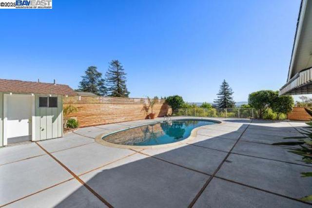 4120 Rhoda Ave, Oakland CA: https://media.crmls.org/mediaz/b16cf09e-4fe9-4051-9d49-78f60f795a7b.jpg