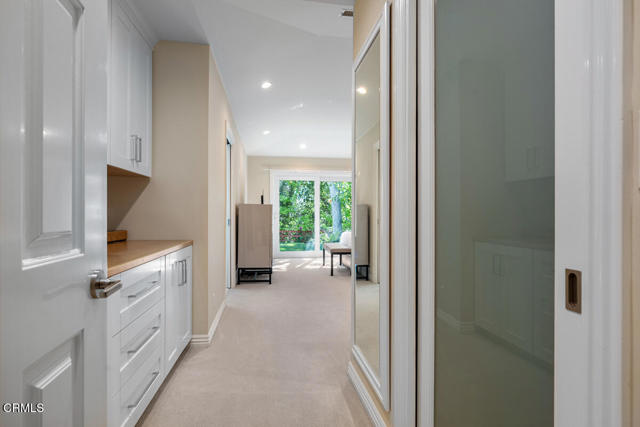 5109 Redwillow Lane, La Canada Flintridge CA: https://media.crmls.org/mediaz/b16d6413-fd78-48c6-bb39-baa3caf61a35.jpg