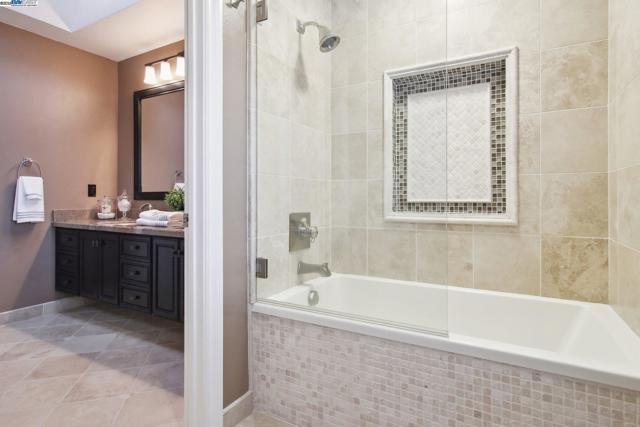 484 El Pintado Rd, Danville CA: https://media.crmls.org/mediaz/b16da129-10d1-40f2-bb81-bdf94927be17.jpg