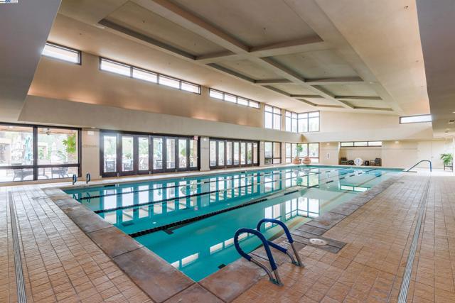 2062 Reserva Ct, Brentwood CA: https://media.crmls.org/mediaz/b16dc428-1fdc-463a-8464-abd04e0072b3.jpg