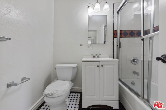 2623 Ellendale Place, Los Angeles CA: https://media.crmls.org/mediaz/b16e2742-7e74-450c-88e1-70990cbec82c.jpg