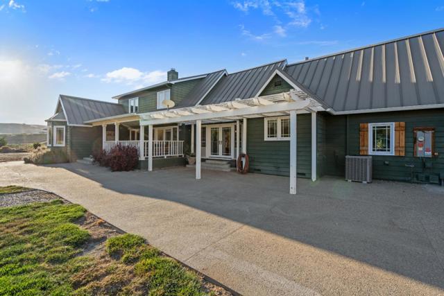 6840 Southside Road, Hollister CA: https://media.crmls.org/mediaz/b16e828c-0d9c-42f1-afe9-810825a0b74d.jpg
