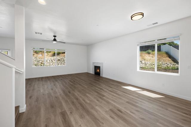 1624 Mauzy Way, El Cajon CA: https://media.crmls.org/mediaz/b16eb110-5af4-4cad-b1ec-232032d3bd98.jpg