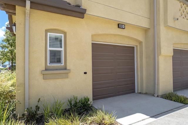 1665 Santa Alexia Avenue, Chula Vista CA: https://media.crmls.org/mediaz/b16f2397-5a58-4022-b01f-99e8e5eec578.jpg