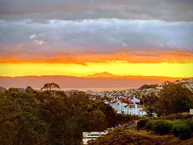 580 Pointe Pacific, Daly City CA: https://media.crmls.org/mediaz/b16fac70-7a4f-4786-bb3c-c04b7f5d4971.jpg