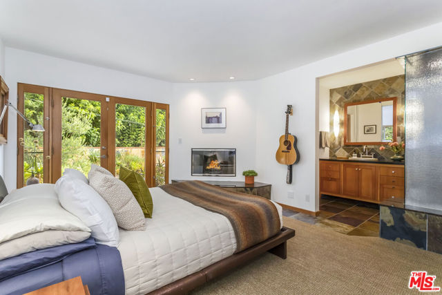 8631 Allenwood Road, Los Angeles CA: https://media.crmls.org/mediaz/b1700a77-5266-42d6-aad6-23b4163c5fc3.jpg