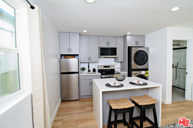 4068 Sutro Avenue photo 21