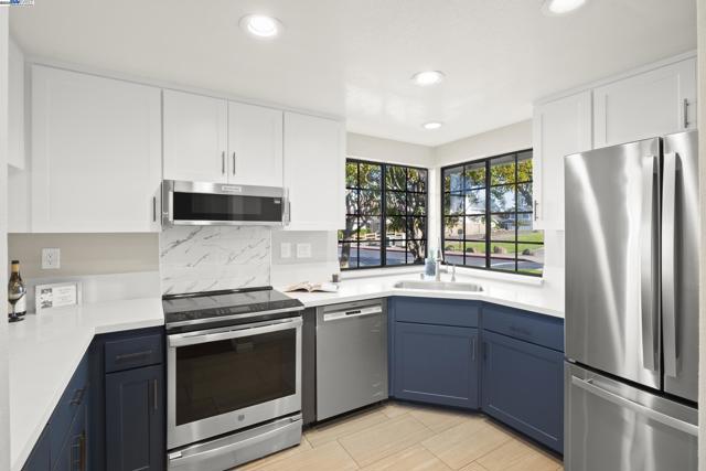 3525 Mcsherry Way, Alameda CA: https://media.crmls.org/mediaz/b17042a1-cb9c-4f13-b1b3-6624a3e707f2.jpg