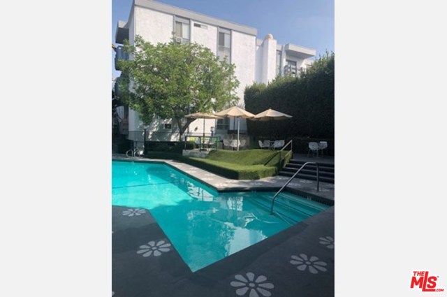 160 S VIRGIL Boulevard, Los Angeles CA: https://media.crmls.org/mediaz/b170715c-b01c-4a9e-b322-110b05d5d043.jpg