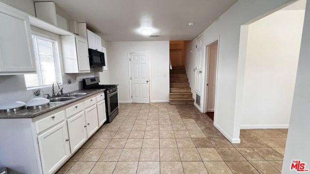 19040 Bassett Street, Reseda CA: https://media.crmls.org/mediaz/b17087b7-d2c8-412b-bc64-88d02fa86a2c.jpg