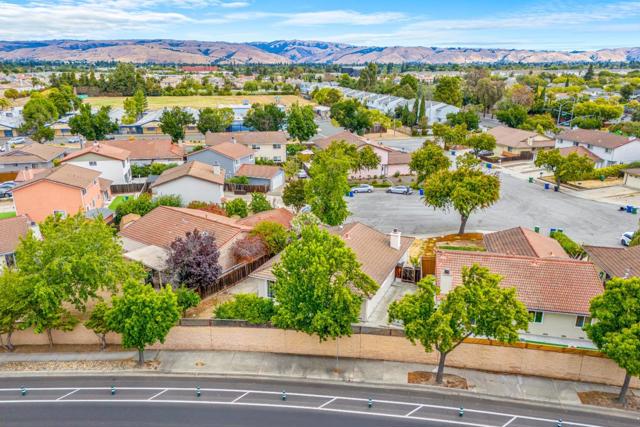 6084 Amador Place, Newark CA: https://media.crmls.org/mediaz/b170b1e5-2a53-4fbc-b426-d5e0467fd210.jpg