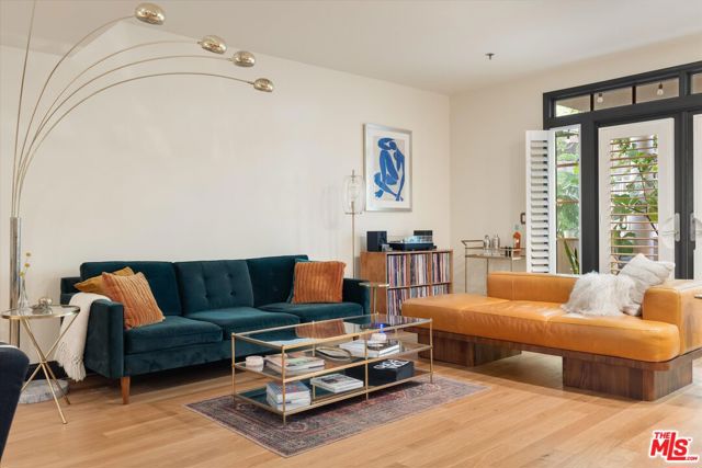 2222 N Beachwood Drive, Los Angeles CA: https://media.crmls.org/mediaz/b1711e77-db6a-4ab0-804c-c144dd3f7d37.jpg