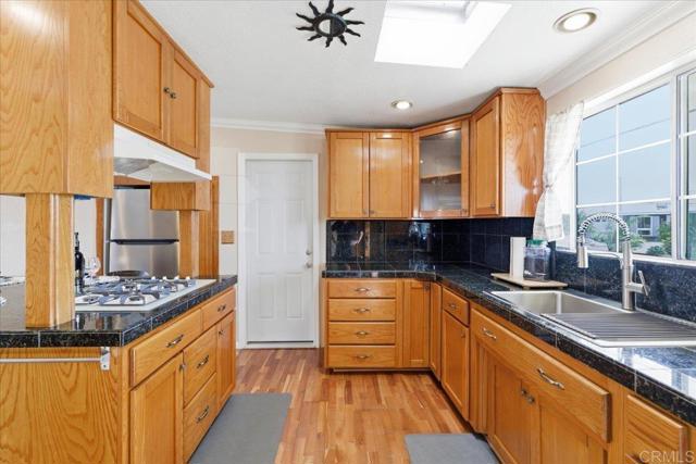 Detail Gallery Image 6 of 29 For 1032 Iris Ave, Imperial Beach,  CA 91932 - 4 Beds | 3 Baths