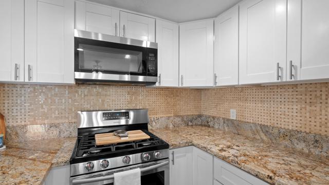 725 Brookstone Road, Chula Vista CA: https://media.crmls.org/mediaz/b1725989-c60d-490a-b66c-d3cf25007e21.jpg