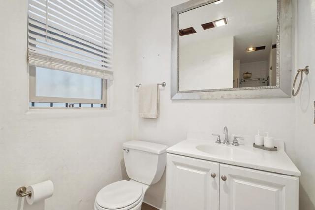 592 22nd Street, Oakland CA: https://media.crmls.org/mediaz/b173015e-2e90-4993-bb05-1df4c2d4139d.jpg
