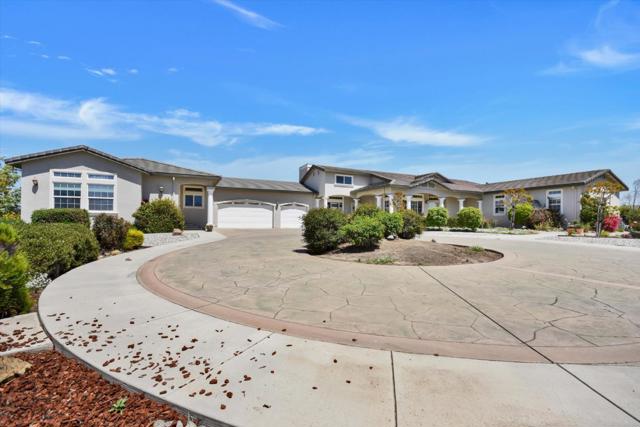 525 Heatherwood Estates Drive, Hollister CA: https://media.crmls.org/mediaz/b173ea32-ebcd-4331-a6dc-ec462cc138a9.jpg