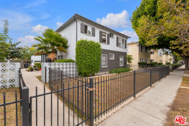 5427 Kinston Avenue, Culver City CA: https://media.crmls.org/mediaz/b17411c8-abcb-46c6-8b8f-f679912d7bf6.jpg
