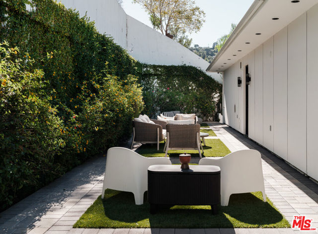 3820 Knobhill Drive, Sherman Oaks CA: https://media.crmls.org/mediaz/b1747d4e-bb23-428e-8ebc-4ce5c16cd7b7.jpg