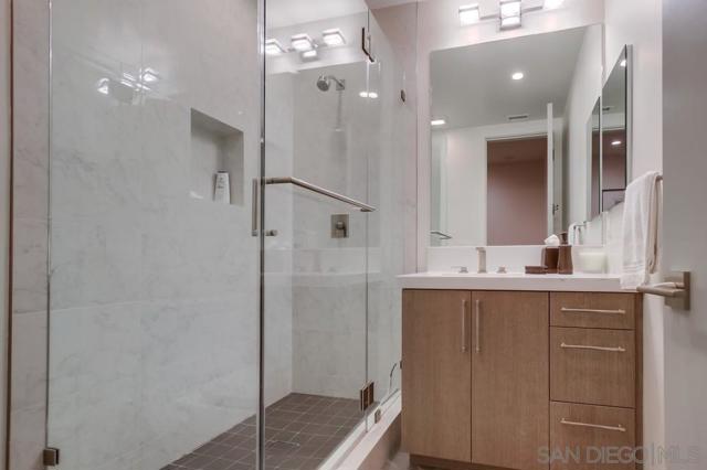 2885 Gate Three Place, Chula Vista CA: https://media.crmls.org/mediaz/b1748169-22e7-41c3-af54-0d90402ce692.jpg