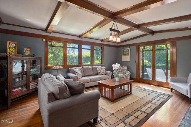1327 S Oak Knoll Avenue, Pasadena CA: https://media.crmls.org/mediaz/b1749cdb-2b02-4030-9da0-131298138d7f.jpg