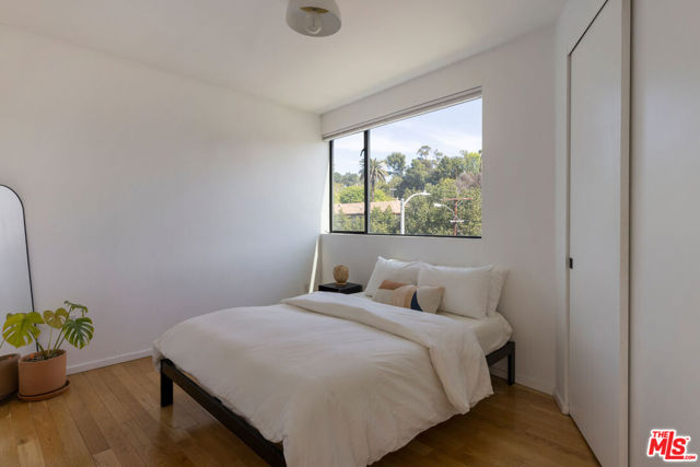 1403 Eagle Vista Drive, Los Angeles CA: https://media.crmls.org/mediaz/b174a286-b950-40ed-a801-49089bcf9e7e.jpg