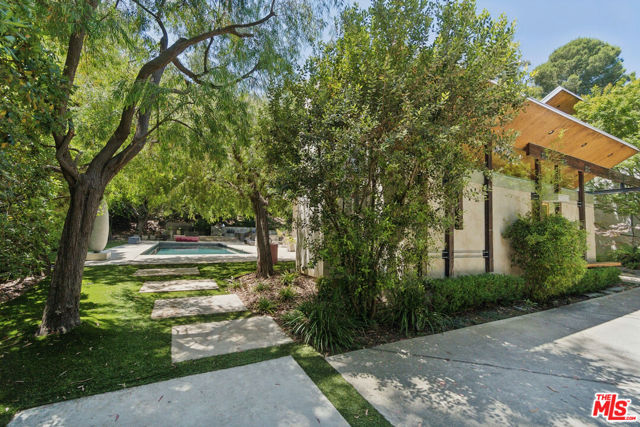 7728 Woodrow Wilson Drive, Los Angeles CA: https://media.crmls.org/mediaz/b1753b18-ec63-4d5c-8f68-7ea0c854821d.jpg