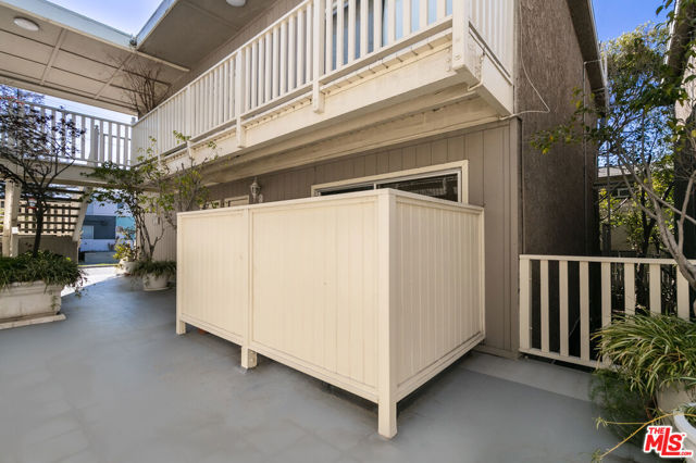 4859 Coldwater Canyon Avenue, Sherman Oaks CA: https://media.crmls.org/mediaz/b1758466-075d-4ac9-b392-493fccbce591.jpg