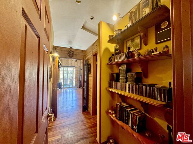 539 Lakewood Lane, Big Bear CA: https://media.crmls.org/mediaz/b17597a9-6b25-4157-8d49-5368fde04145.jpg
