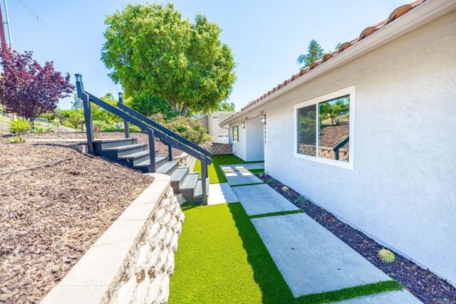 Detail Gallery Image 3 of 44 For 1711 Alhudson Dr, Escondido,  CA 92029 - 4 Beds | 2/1 Baths