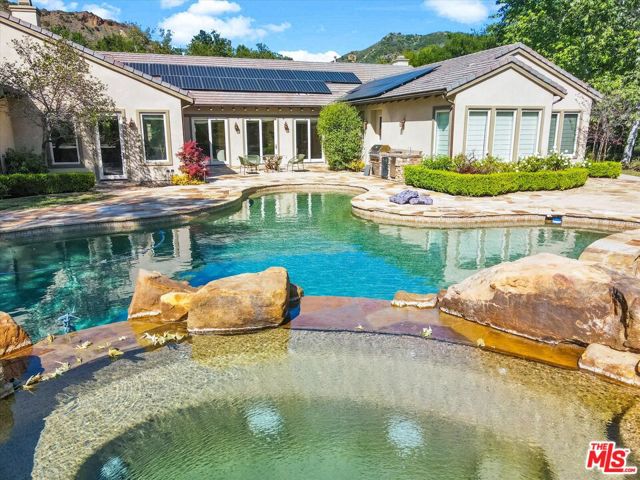 29734 Mulholland Highway, Agoura Hills CA: https://media.crmls.org/mediaz/b177101f-15b6-4c91-abef-8b85e3bda406.jpg