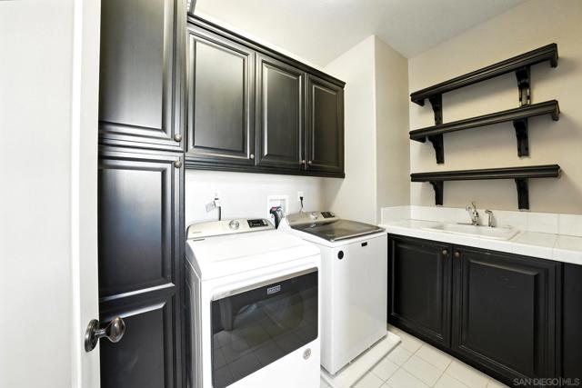 13459 Ginger Glen Dr, San Diego CA: https://media.crmls.org/mediaz/b1772eb1-3c30-4407-b0aa-a469e1ae31ae.jpg