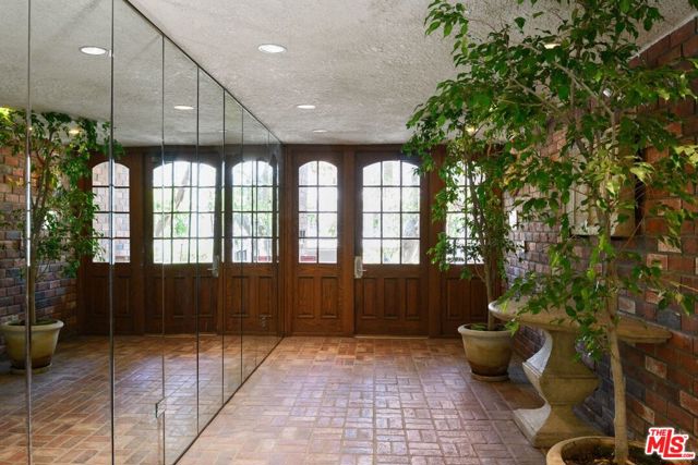 1375 Kelton Avenue, Los Angeles CA: https://media.crmls.org/mediaz/b17748ef-4160-4c46-ab30-9f81da756cb1.jpg