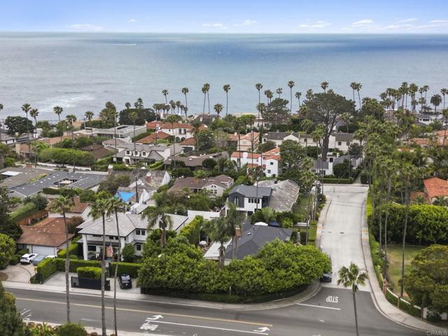 315 Mira Monte, La Jolla CA: https://media.crmls.org/mediaz/b1775976-816b-43ca-8b08-7029d14224e3.jpg