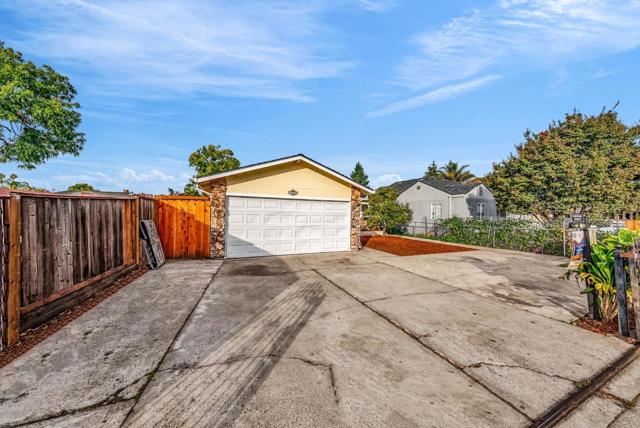 2243 COOLEY Avenue, East Palo Alto CA: https://media.crmls.org/mediaz/b178ec07-8070-4b35-b0f5-6eb989153b99.jpg