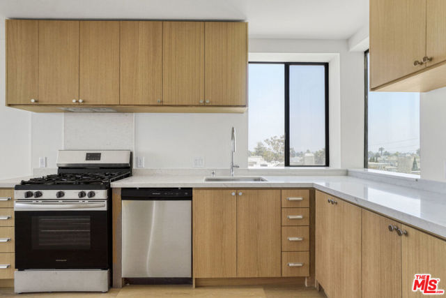 1822 Overland Avenue, Los Angeles CA: https://media.crmls.org/mediaz/b179a6c2-3aa3-4ce3-9df5-14c7ccf6171b.jpg