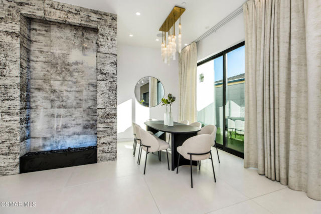 829 Flower Avenue, Venice CA: https://media.crmls.org/mediaz/b179c531-b580-4b24-88a1-a7ad1461ca08.jpg