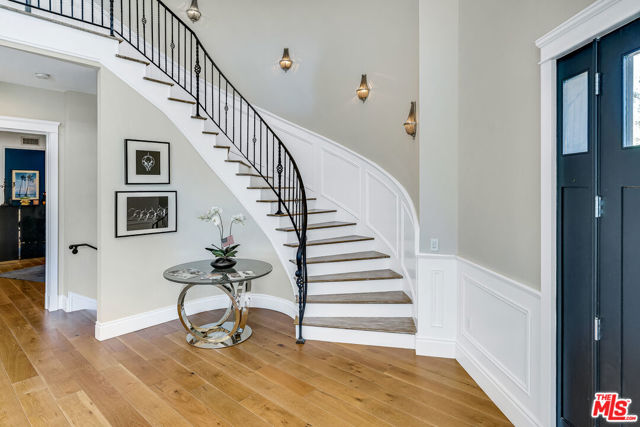 19633 Wells Drive, Tarzana CA: https://media.crmls.org/mediaz/b17a3445-7a78-40ea-b26e-c1d911d2c377.jpg