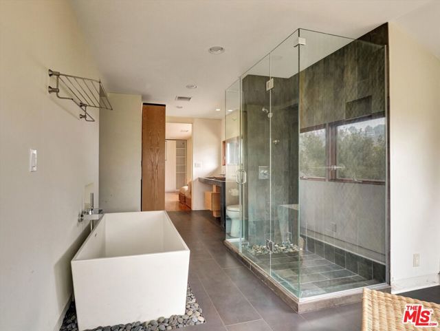 16959 Dulce Ynez Lane, Pacific Palisades CA: https://media.crmls.org/mediaz/b17ae3cc-3c35-4a9d-82c2-83b86eee9557.jpg