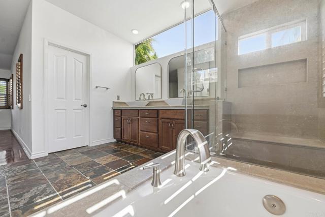 Detail Gallery Image 31 of 59 For 2070 Tiffany Dr, Oceanside,  CA 92056 - 4 Beds | 2/1 Baths