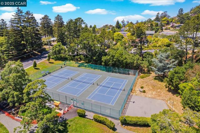 708 Pomona Ave, El Cerrito CA: https://media.crmls.org/mediaz/b17bc12c-f9bb-4f23-b6eb-9c66ffff2d80.jpg