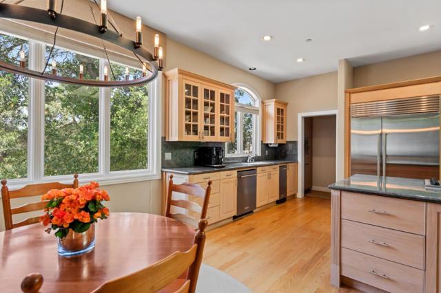 55 Vista Verde Way, Portola Valley CA: https://media.crmls.org/mediaz/b17ced95-54c8-45ef-9d40-066dd7c8d06e.jpg