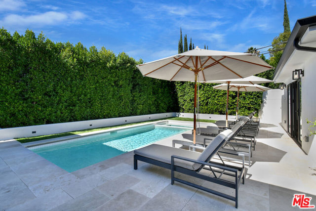 18033 Rosita Street, Encino CA: https://media.crmls.org/mediaz/b17d4180-20e7-467b-a701-adc5a20ac202.jpg