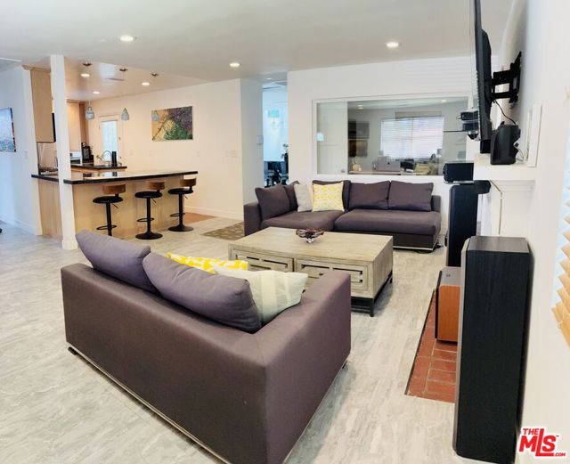 4938 Imlay Avenue, Culver City CA: https://media.crmls.org/mediaz/b17d63b7-3f7f-4532-bd8a-1a1db127e6ad.jpg