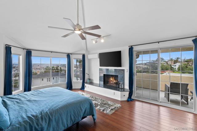 3535 Columbia St, San Diego CA: https://media.crmls.org/mediaz/b17d90eb-3bfc-4ffe-b2af-afd96a1b1305.jpg