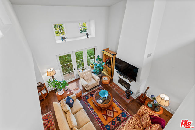 1619 Artesia Boulevard, Manhattan Beach CA: https://media.crmls.org/mediaz/b17e9e25-9037-4524-9e12-fc7e2f2ae59a.jpg