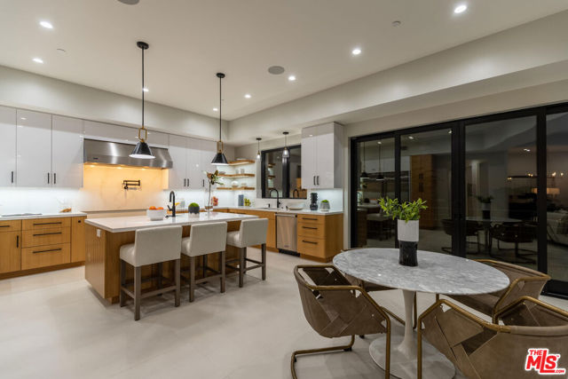 286 Quadro Vecchio Drive, Pacific Palisades CA: https://media.crmls.org/mediaz/b17eb4f4-0ff2-41d9-ac06-c857df35f1cb.jpg
