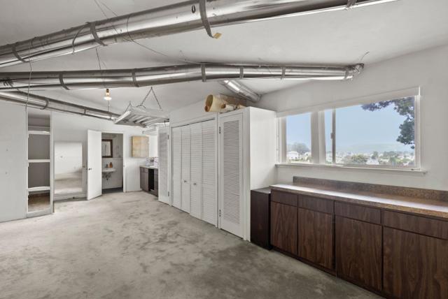 3705 Encline Way, Belmont CA: https://media.crmls.org/mediaz/b17ebe93-f352-49fb-9640-726b90938519.jpg