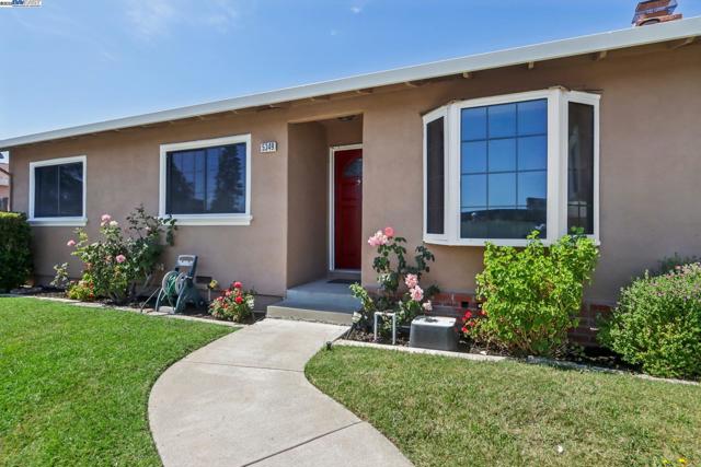 5349 Valpey Park Ave, Fremont CA: https://media.crmls.org/mediaz/b17ef82a-2de1-4cc4-8e50-fcb3748ada50.jpg